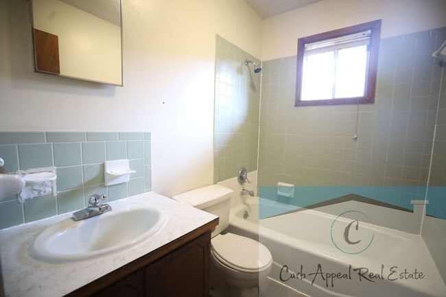 Building Photo - 2208 Sybel Cove