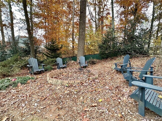 Building Photo - 3232 Brookview Rd