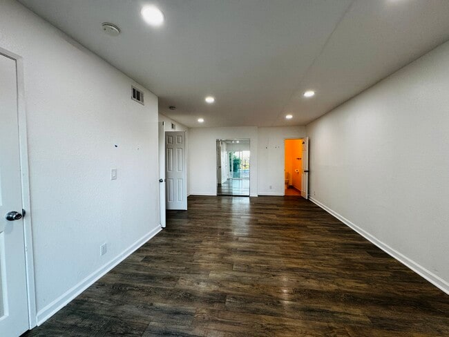 Building Photo - 641 Adobe Cir