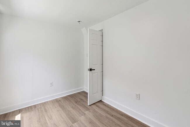 Building Photo - 4928 Walton Ave