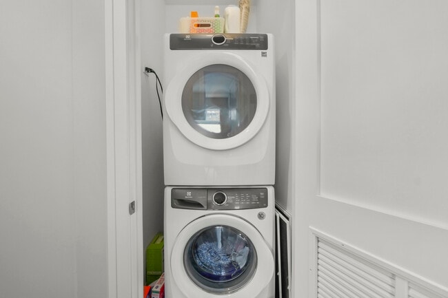 Building Photo - 1621 N Humboldt Blvd