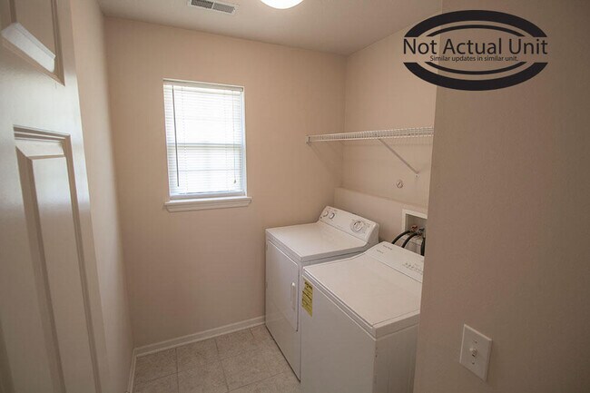 Building Photo - 1881 Harmony St