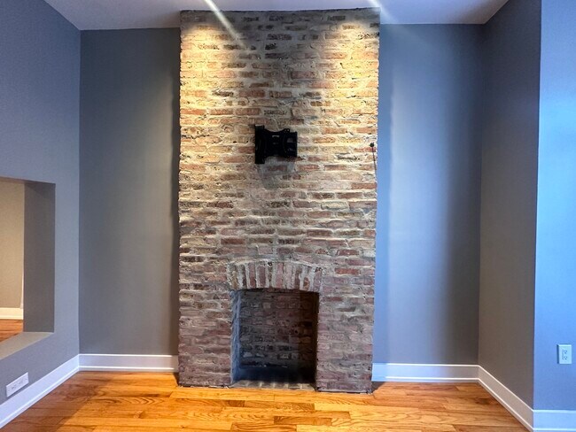 Building Photo - 2809 W Warren Blvd