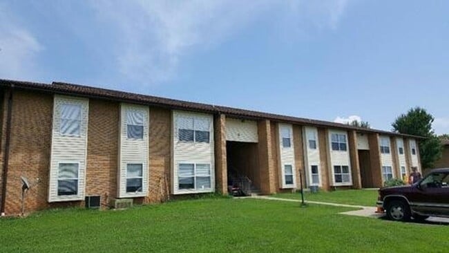 Primary Photo - Hollister Apartments