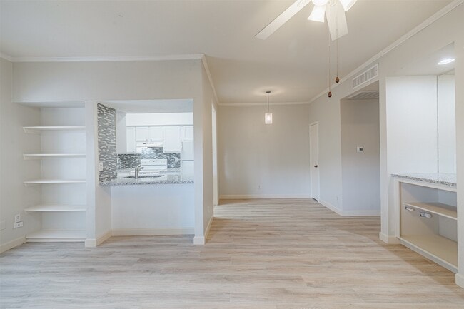 Building Photo - 726 Bering Dr