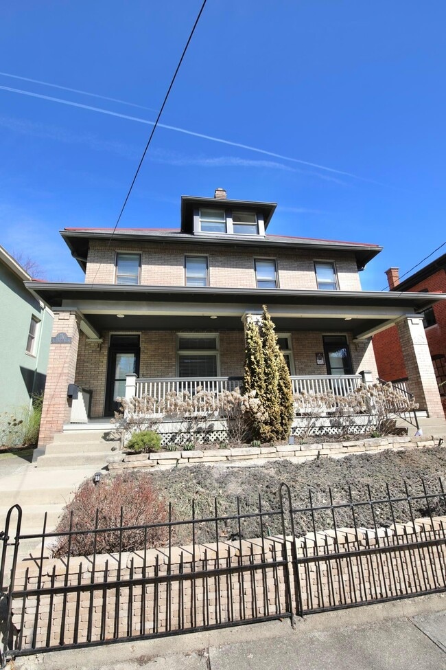 Building Photo - 310 E Beck St