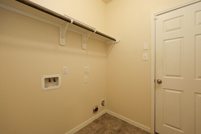 Building Photo - 4155 Falvel Cove Dr