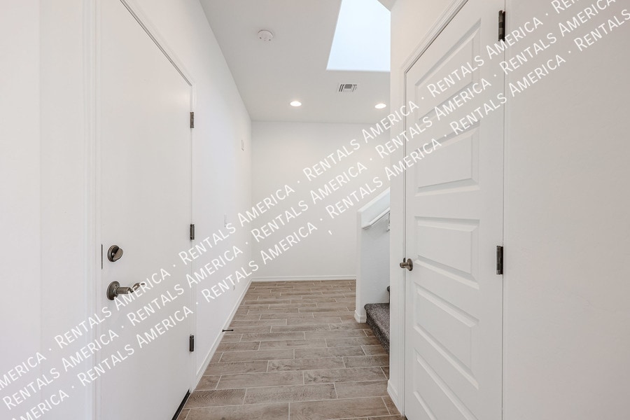 Building Photo - 14243 W Hackamore Dr.