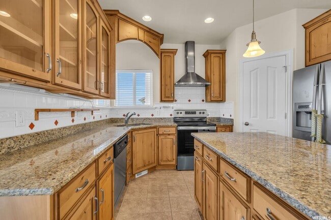 Building Photo - AMAZING 2 STORY HOME w/ 4 CAR GARAGE!