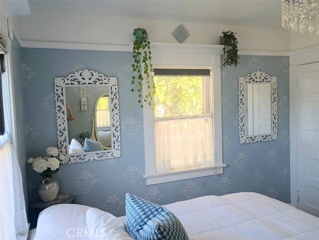 Building Photo - 540 W 2nd St