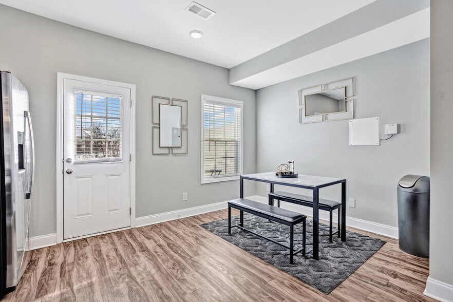 Building Photo - 541 New S Dr