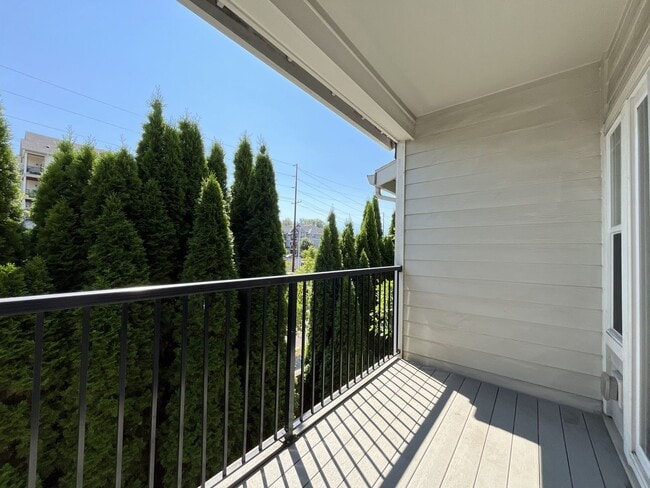 Building Photo - Spacious Bull Mountain Townhome Featuring Two Ensuite Bedrooms, Attached Garage & Modern Finishes &