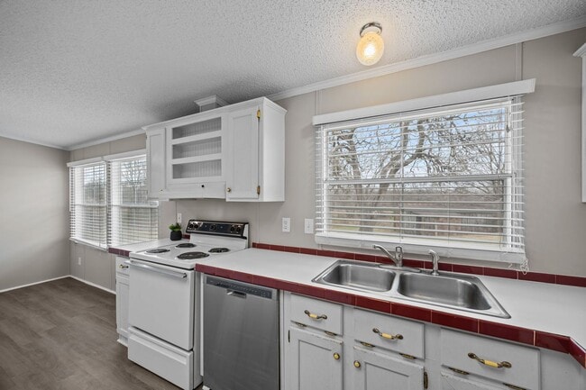 Building Photo - Charming 4-Bedroom Home on Spacious 2.64-Acre Lot in Graham, NC