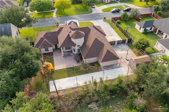 Building Photo - 2314 Woodland Dr