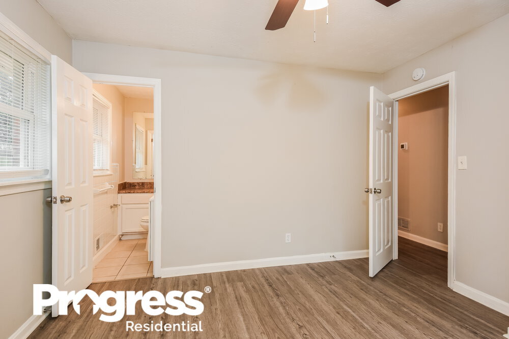 Building Photo - 643 Milford Dr SW