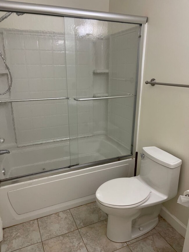 Building Photo - KEMPSVILLE LAKEFRONT TOWNHOUSE FOR RENT!