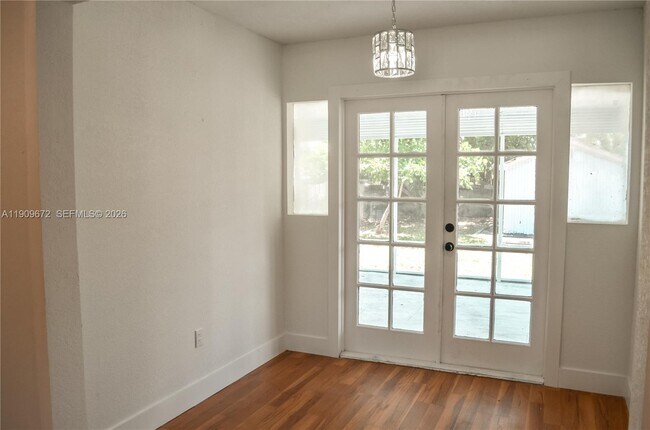 Building Photo - 707 N J St