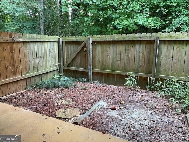 Building Photo - 2207 Surrey Ct