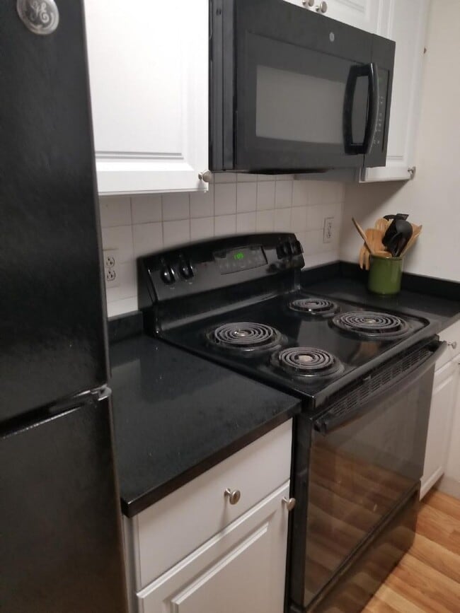 Building Photo - Perfect 1Bed for 8/1 near, B, C, D Lines! Spacious w/ Central A/C, Heat/HW Included! Elevator in ...