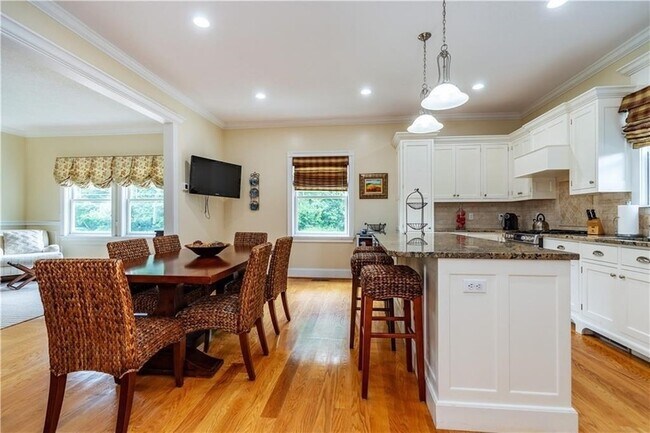 Building Photo - 7 Gibson Ave