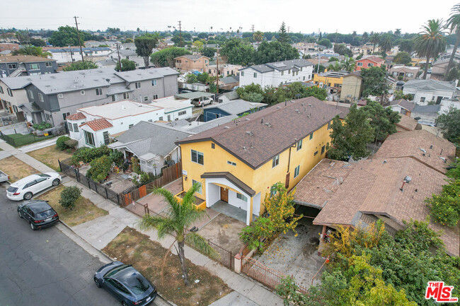 Building Photo - 838 E 80th St