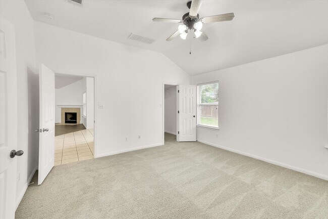Building Photo - 808 Meadow Bluff Ct