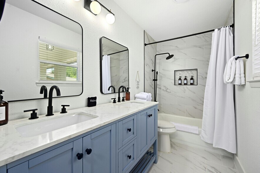 Guest Bath - 9414 Meadow Vale