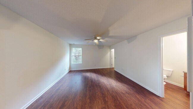 Building Photo - 3BR/ 2.5BA TOWNHOME With Garage - Timmerma...