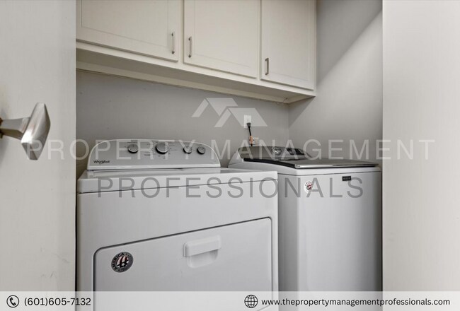 Building Photo - Cute & convenient