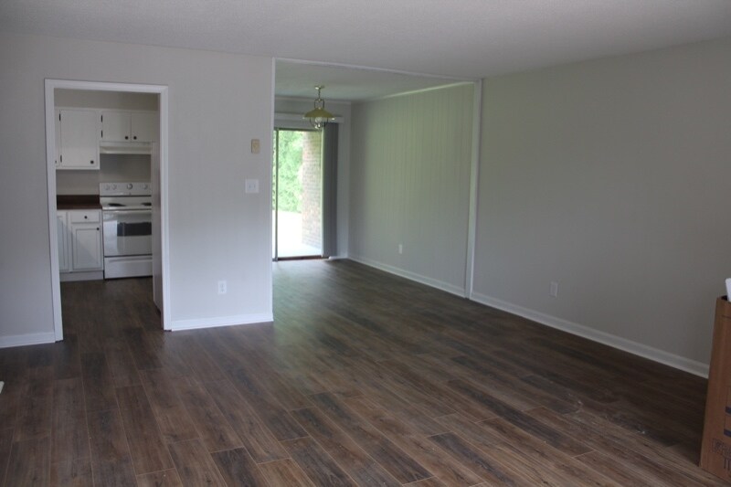 Building Photo - 102 Terrace Ct