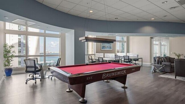 Building Photo - 300 S Biscayne Blvd