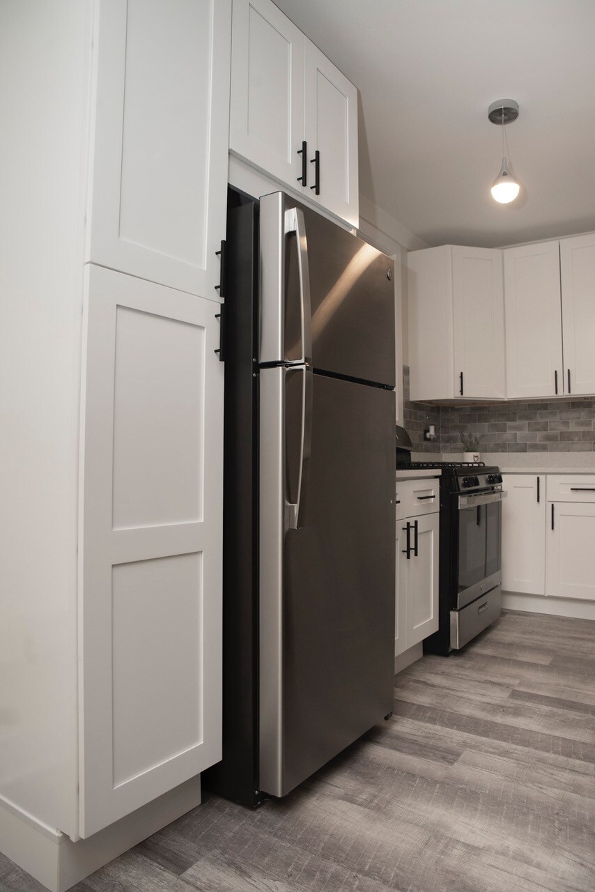 Building Photo - 3837 N Greenview Ave