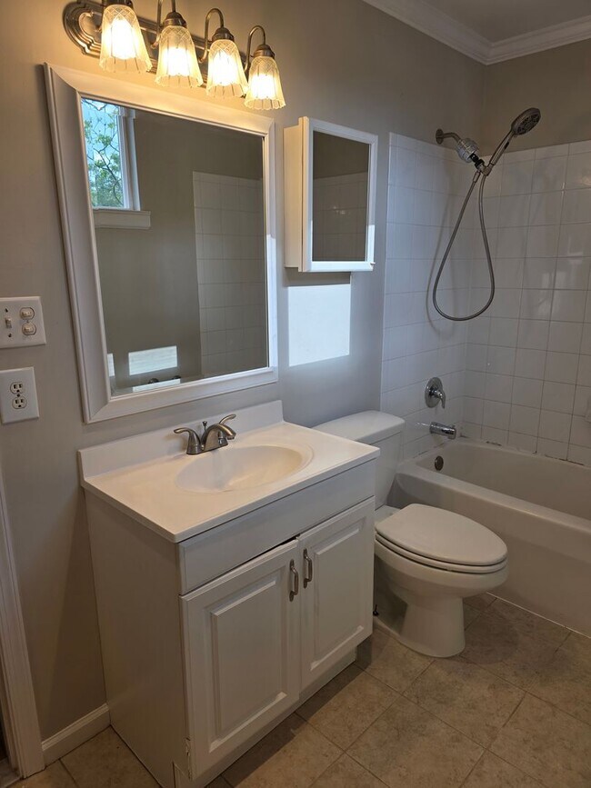 Building Photo - Twin Home in Saddlebrook