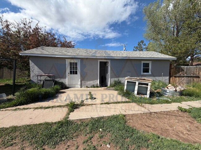 Building Photo - Updated 2 Bedroom Near LaPrele Park