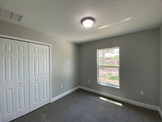 Building Photo - Desirable SW Ocala Neighborhood 4/2/2