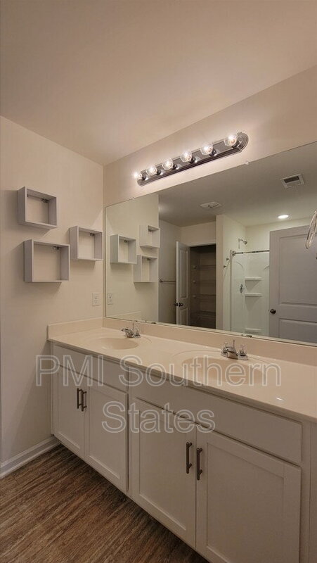 Building Photo - 31 Moorlyn Ln