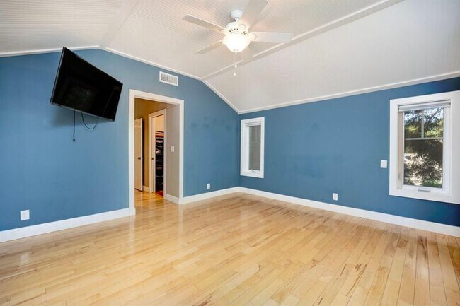 Building Photo - 12422 Homestead Way