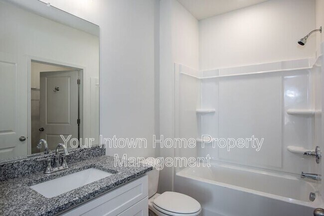 Building Photo - 2800 Mango Cir NW