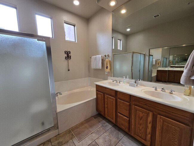 Building Photo - Furnished, Long-Term Rental - 6-12 Month Lease Option