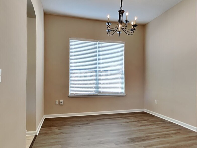 Building Photo - 3108 Silverado Cir