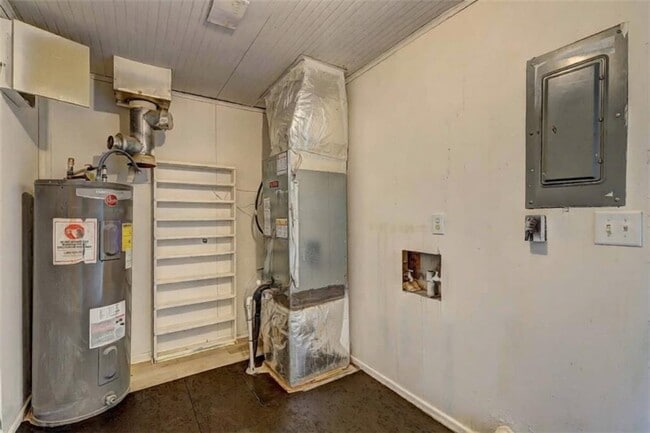 Building Photo - 1367 Canterbury Rd