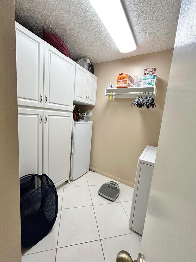 Building Photo - 4725 Lucerne Lakes Blvd E