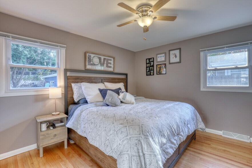 master bedroom - 11918 W Dearbourn Ave
