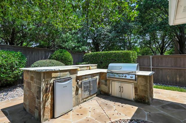 Building Photo - 335 Highland Oaks Cir