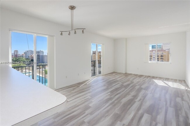 Building Photo - 10 Aragon Ave