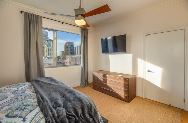 Building Photo - Stunning Corner Condo with City Views in the Heart of Gaslamp