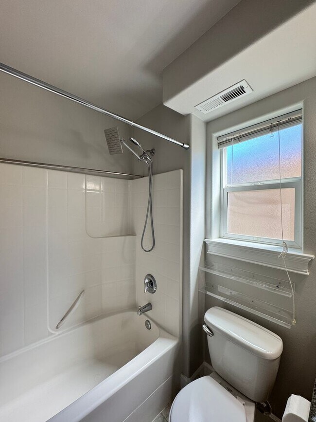 Building Photo - 150 W Florentia St