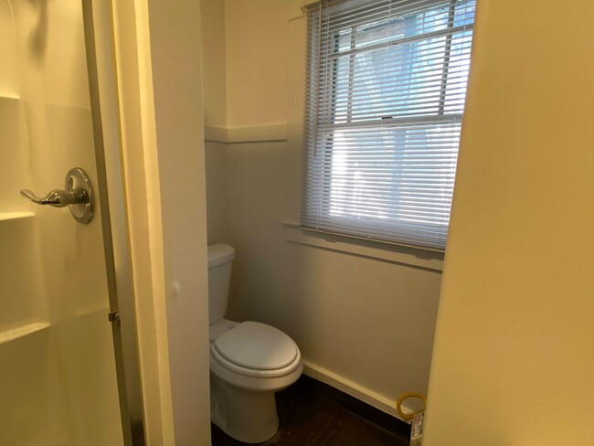 Building Photo - One Bed, One Bath Apartment Located Downtown