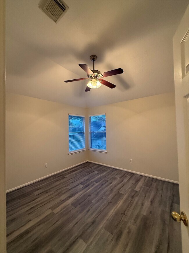 Building Photo - 12919 Deer Cove Ln