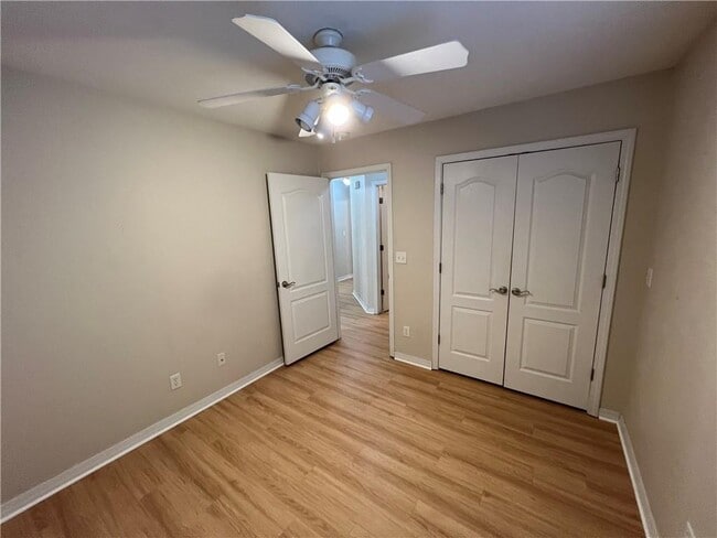 Building Photo - 235 Ravenwood Blvd